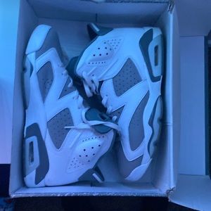 Box a little busted worn twice they’re still in good shape